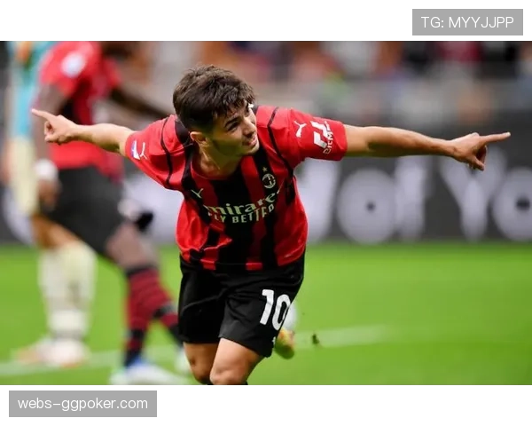 战术复盘:AC米兰如何通过边路压制限制莱切的进攻